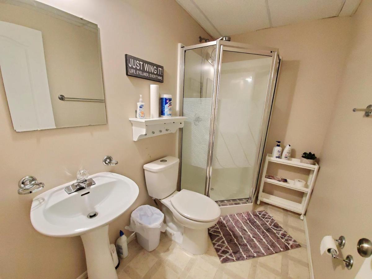 Saskatoon Lashyn Cove Homestay المظهر الخارجي الصورة