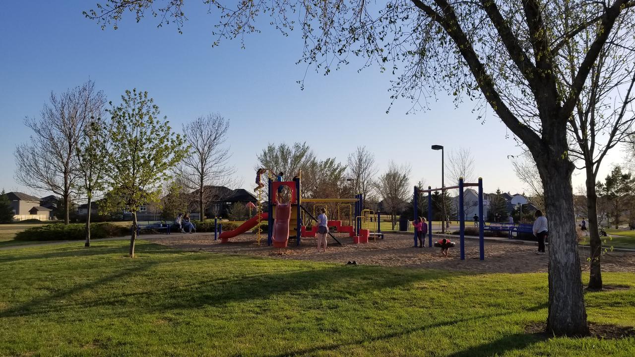 Saskatoon Lashyn Cove Homestay المظهر الخارجي الصورة