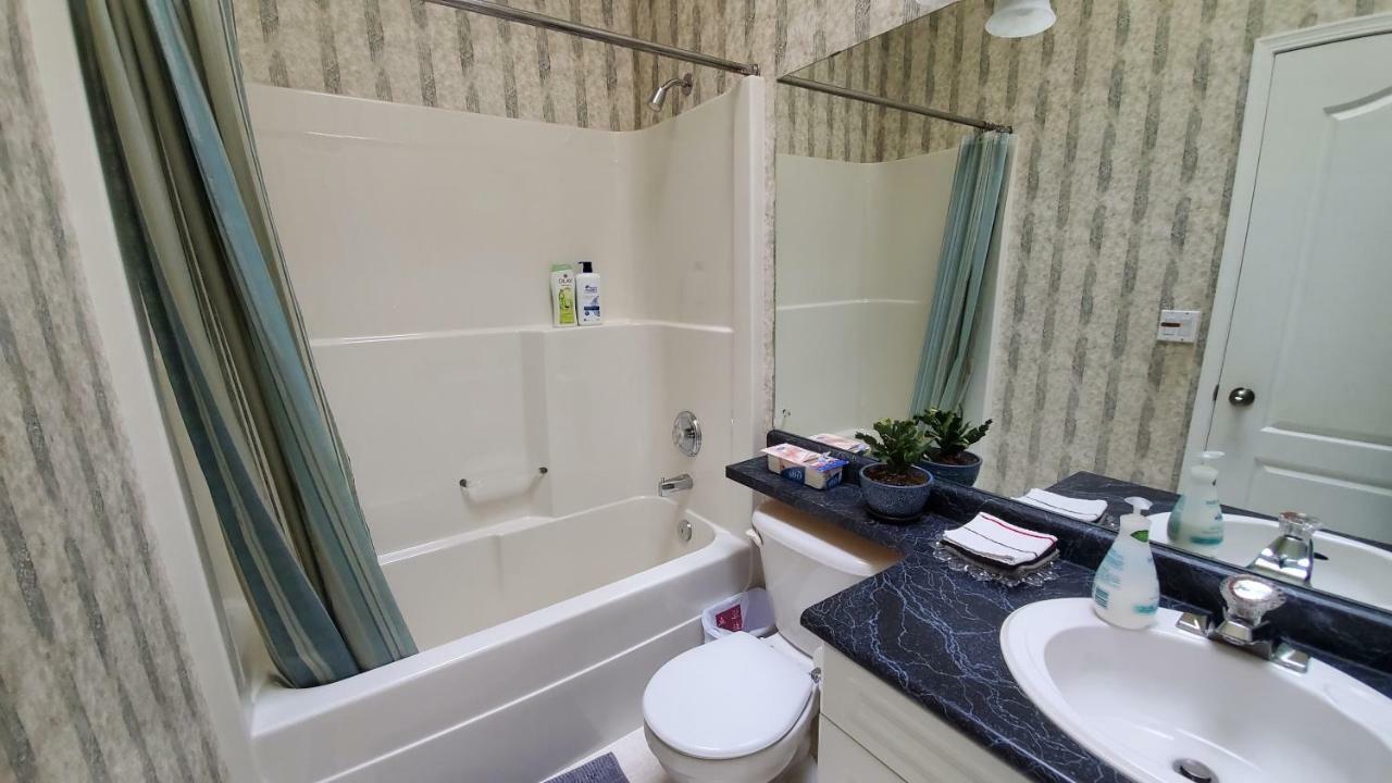 Saskatoon Lashyn Cove Homestay المظهر الخارجي الصورة